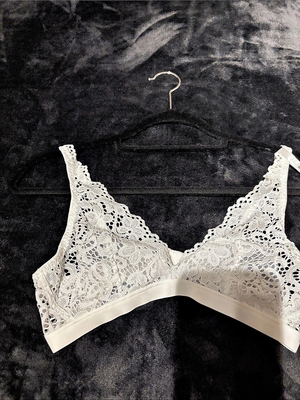 DKNY White Lace Bralette Size Medium Like New